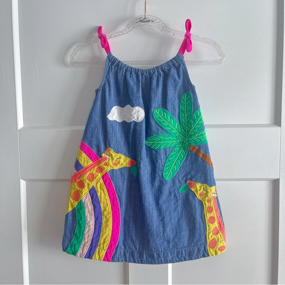 MINI BODEN GIRLS APPLIQUÉ CHAMBRAY GIRAFFE DENIM DRESS - MUTED BLUE size 2-3Y